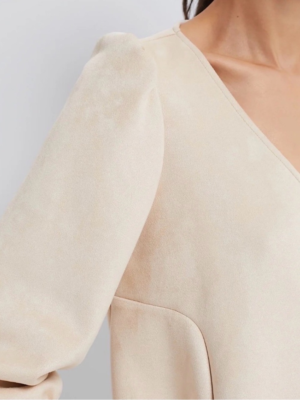 Tuckernuck Easton Faux Suede V Neck Puff Sleeve Blouse Beige Small - Picture 4 of 11